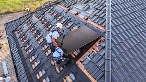 Nowe technologie w systemach fotowoltaicznych na dachach domów jednorodzinnych